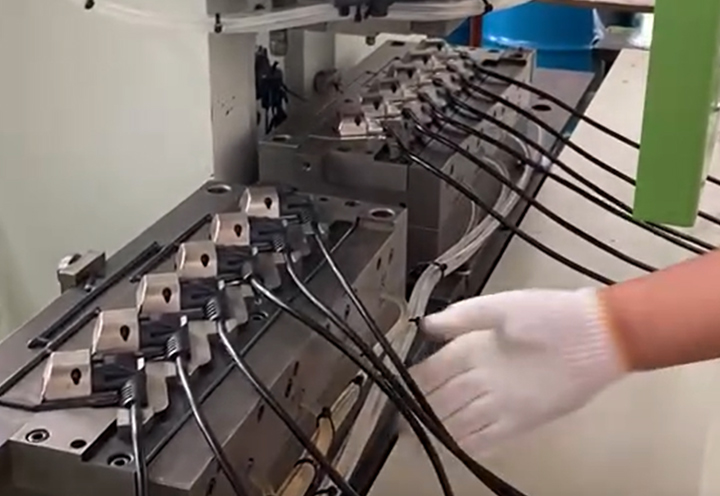 PVC Power Connector Plug Production Molding Solution